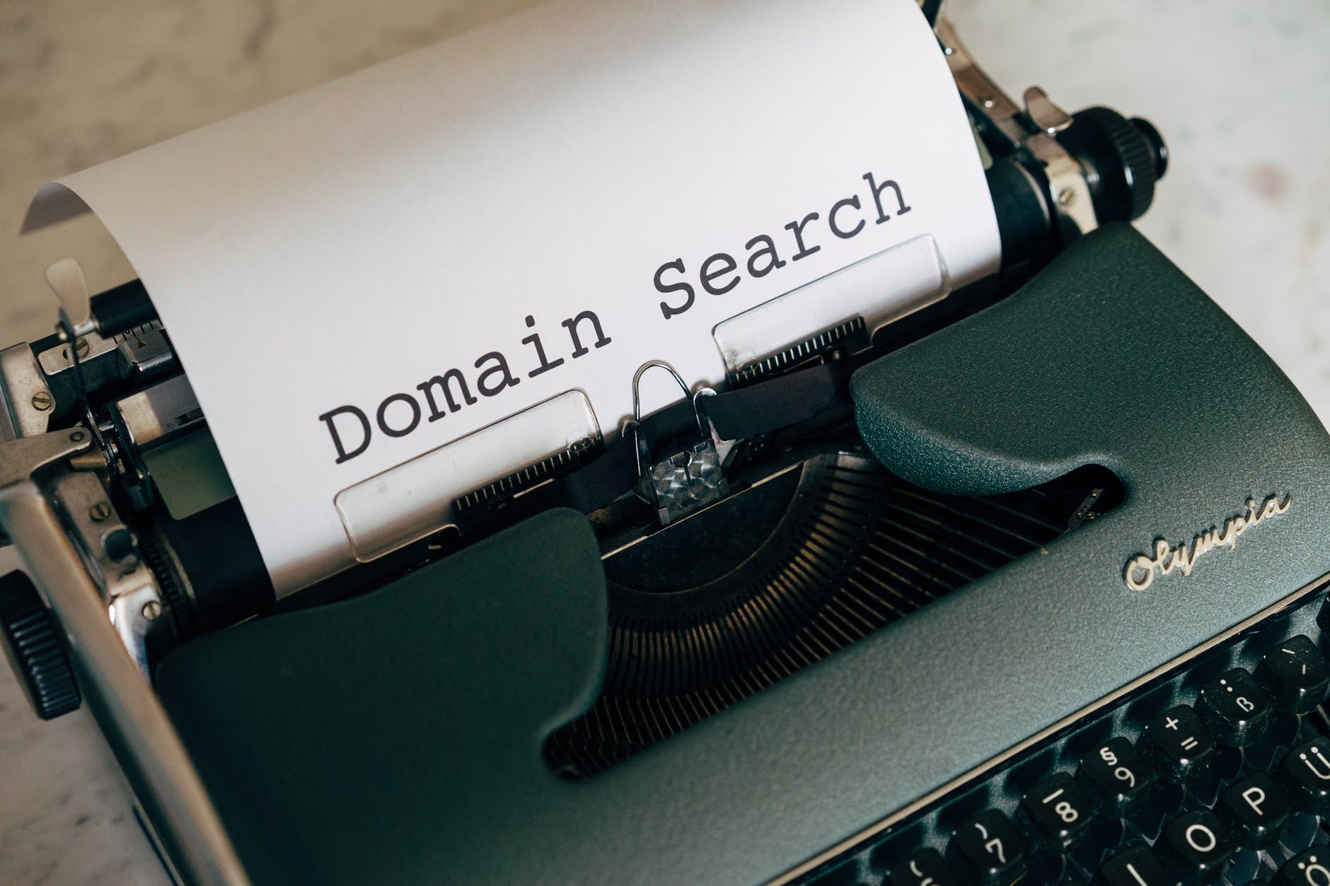 Jangan Salah, Ini Perbedaaan Istilah Website: Hosting, Server dan Domain